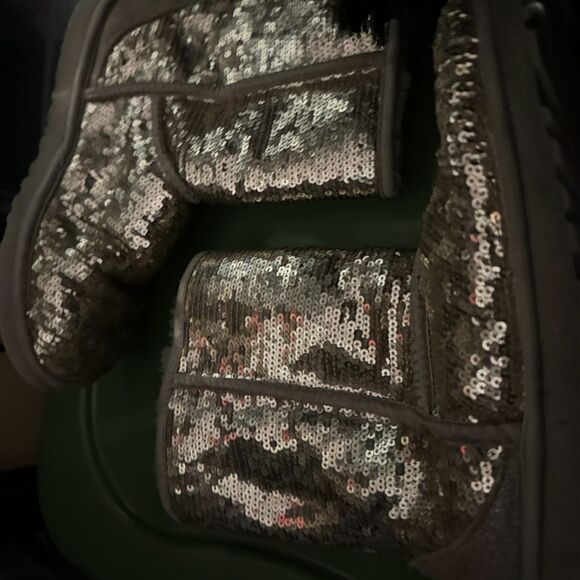 Sz 8 UGG classic short boot- gold sequin bling- EuC - Picture 11 of 15
